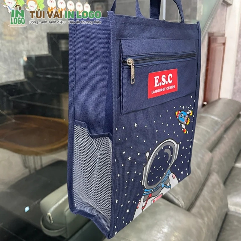 tui-vai-canvas-in-logo-qua-tang-hoc-sinh-in-hinh-phi-hanh-gia-cv-19 (5)